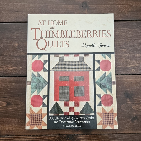 Other - At Home with‎ Thimbleberries Quilts by Lynette Jensen Paperback Sewing Book
